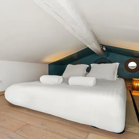 Sur Le Port - Charme Tropezien - Maison Lerins Appartement *