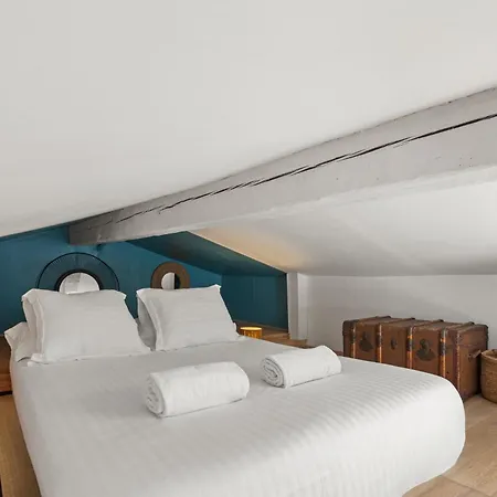 Sur Le Port - Charme Tropezien - Maison Lerins Appartement *