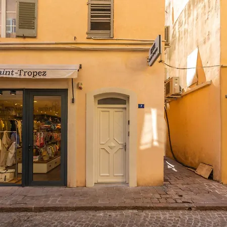 Sur Le Port - Charme Tropezien - Maison Lerins